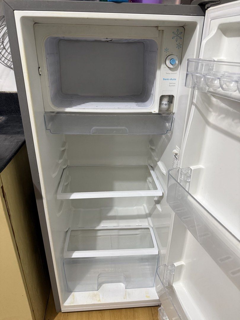 Hisense Ref 6.2 cu. ft. (Category: Refrigerators and Freezers) located in Manila. Submitted by belas_fashion01 (Listing ID 1452763375, Image 2). Description: FOR SALE: Hisense Ref 6.2 cu. ft. Price: 2k na lang po –100% Working, super lamig at nagyeyelo. –Matipid sa kuryente (75W lang). –Issue: Walang pinto yung freezer door, pero hindi apektado ang palamig at pagyeyelo..