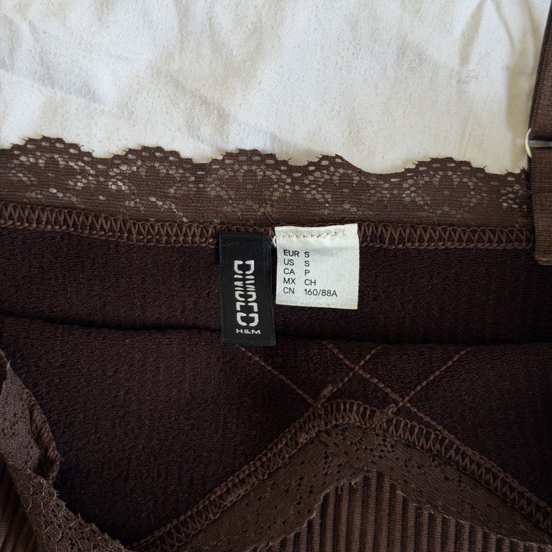 H&M Brown Lace Trim Crop Top (Category: Others Tops) located in Cavite. Submitted by kydeclutter (Listing ID 1452778964, Image 2). Description: - Cute brown ribbed crop top with lace trim - So flattering but not my style anymore!.