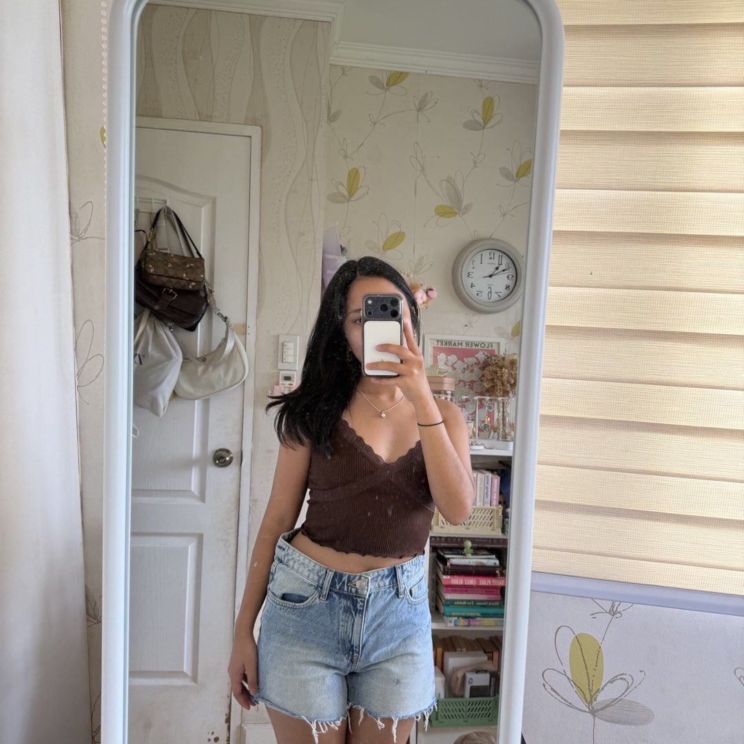 H&M Brown Lace Trim Crop Top (Category: Others Tops) located in Cavite. Submitted by kydeclutter (Listing ID 1452778964, Image 3). Description: - Cute brown ribbed crop top with lace trim - So flattering but not my style anymore!.