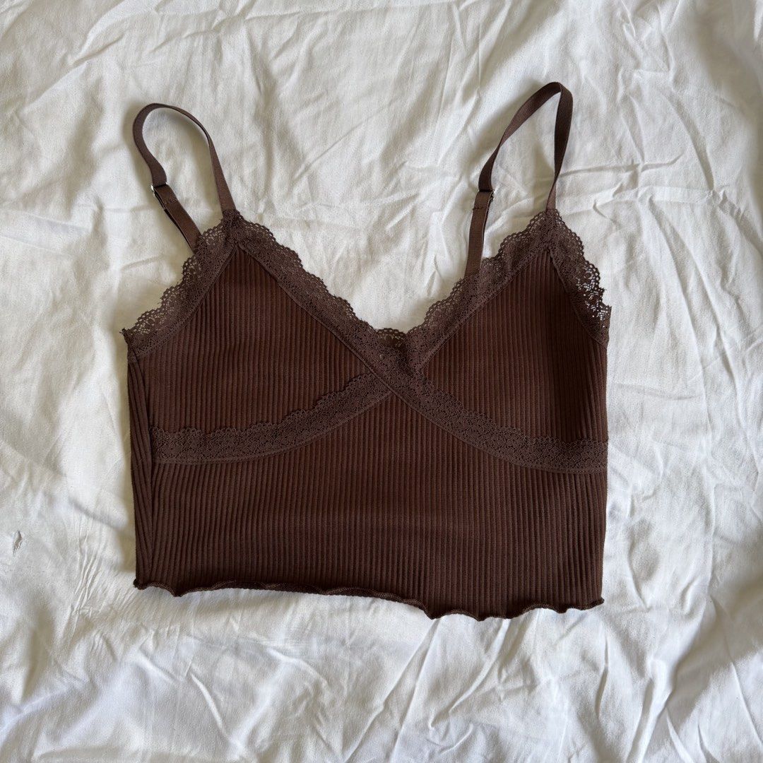 H&M Brown Lace Trim Crop Top (Category: Others Tops) located in Cavite. Submitted by kydeclutter (Listing ID 1452778964, Image 1). Description: - Cute brown ribbed crop top with lace trim - So flattering but not my style anymore!.