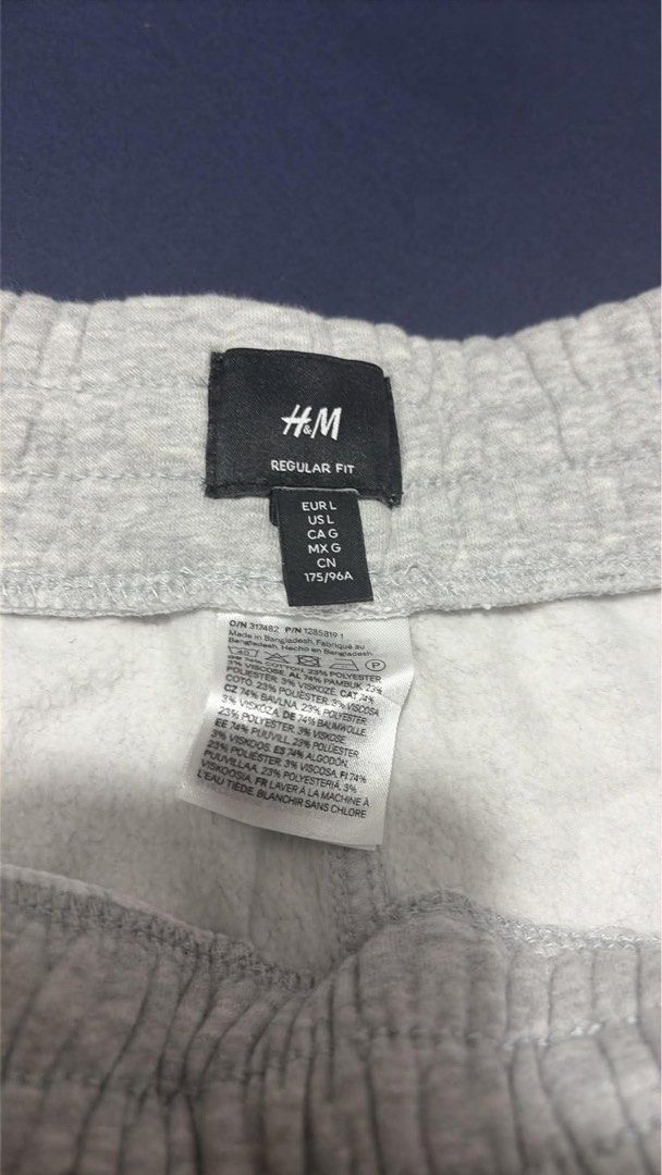 H&M Gray Sweatshort (Category: Shorts) located in Pasay City. Submitted by goodies.finds2 (Listing ID 1452822812, Image 2). Description: H&M Gray Sweatshort Size Large on tag Never been used 700php + SF Lalamove / J&T.