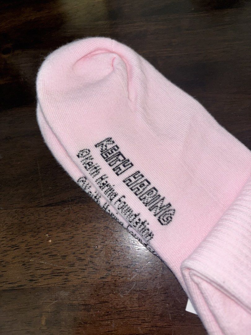 H&M x Keith Haring Pink Socks (Category: Socks & Tights) located in Caloocan City. Submitted by shopmyclosetttttt (Listing ID 1452721923, Image 2). Description: - Eye-catching pink socks with iconic Keith Haring artwork. - Features the famous heart design and signature figures. - Includes the official Keith Haring Foundation logo. - Size: EUR 43/46 (US 10-12, CN 27-29). - Ideal for Keith Haring enthusiasts and anyone seeking unique, artistic sock
