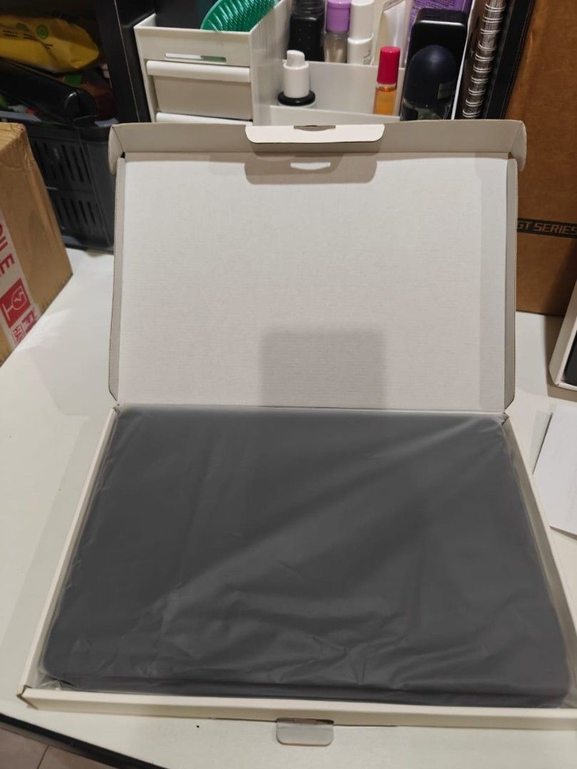 Honor Pad 9 (Category: Desktops) located in Kuala Lumpur. Submitted by syakiri30053943 (Listing ID 1452868898, Image 2). Description: Honor Pad 9 Boleh masuk sim card Color: space gray Ram: 8 gb Rom: 256 gb 8300 mAh battery 35W 12.1 screen size Snapdragon 6 gen 1 Condition baik 8.5⭐ -Dapat skali pen -Ada sedikit calar pada area bersebelahan charging port - screen elok -case keyboard ada patah clip sebelah tk jejas penggunaan keyboard Jual secara 