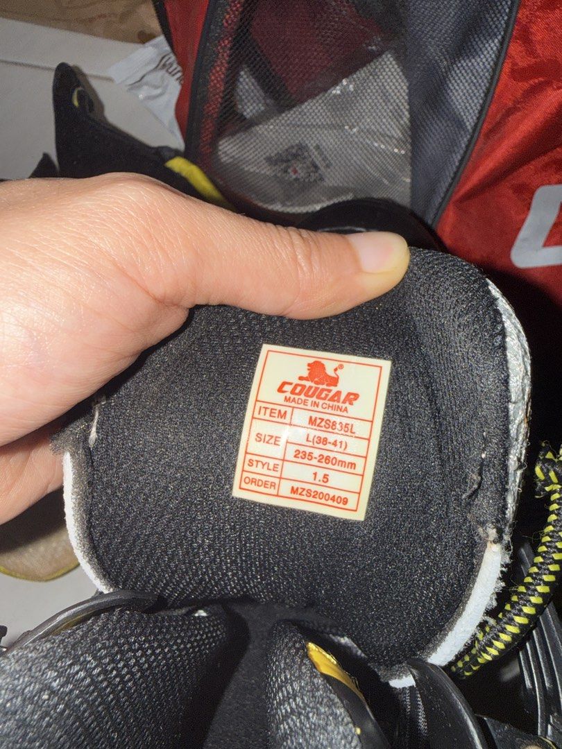 Inline Skates (Category: Skates, Rollerblades & Scooters) located in Singapore. Submitted by furniture_fang (Listing ID 1452749895, Image 2). Description: Rollerblades adult size Used for few times, not able to learn Want to clear it with cheap price.