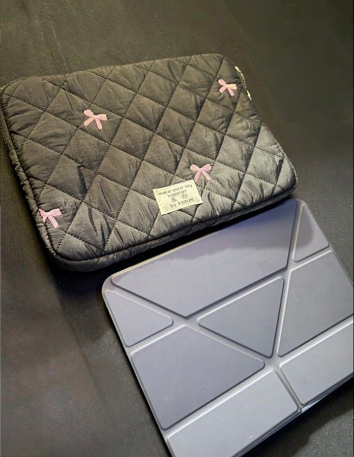 Ipad case and sleeves (Category: Laptop Bags & Sleeves) located in Manila. Submitted by pinkismyhappycolor16 (Listing ID 1452734698, Image 2). Description: video call nalang para maniwala.