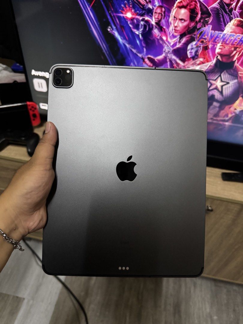 iPad Pro 12.9 M1 cellular (Category: iPad) located in Quezon City. Submitted by azzy. (Listing ID 1452841368, Image 3). Description: For sale or swap sa PS5 slim or motor iPad Pro 12.9 M1 cellular edition 128gb No issues Case lang inclusion since yung charger na ginagamit yung sa phone lang din.