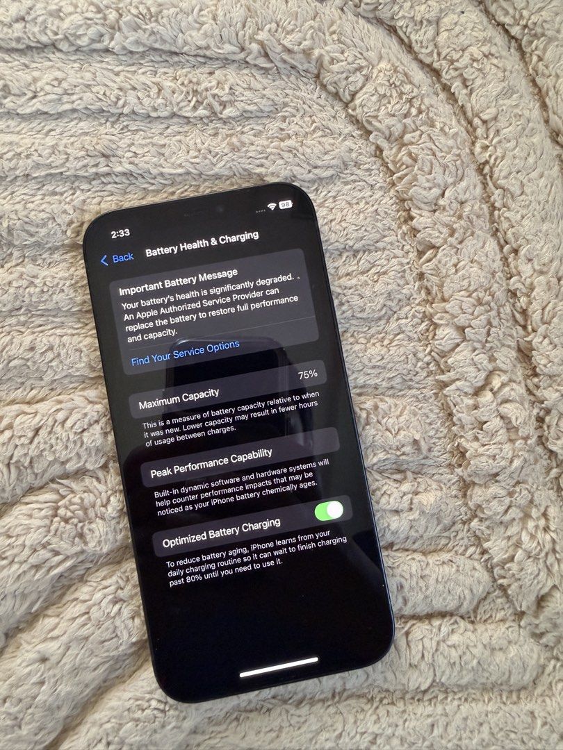 Iphone 12 lady owned (Category: iPhone X Series) located in Mexico. Submitted by Em_clothing (Listing ID 1452755706, Image 3). Description: Iphone 12, 128gb 75% battery health Rfs: Phone upgrade.