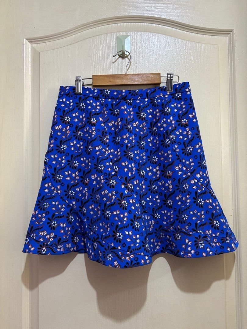 J Crew Blue Floral Skirt (Category: Skirts) located in Pasig City. Submitted by shopsmart.mnl (Listing ID 1452871522, Image 2). Description: In excellent almost new condition Length 16” Waist 27” .