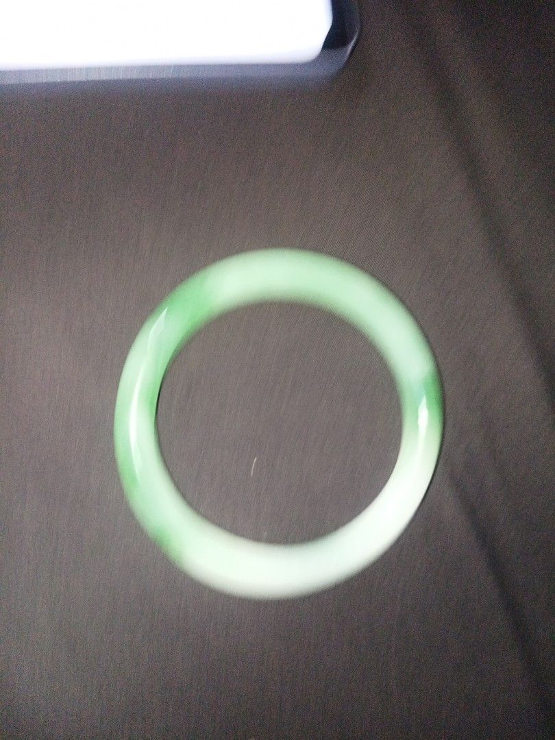 Jade bangle (Category: Precious Stones) located in Klang. Submitted by girldevil666 (Listing ID 1452876203, Image 1). Description: .