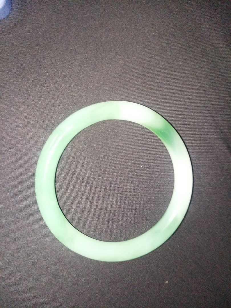 Jade bangle (Category: Precious Stones) located in Klang. Submitted by girldevil666 (Listing ID 1452876203, Image 2). Description: .
