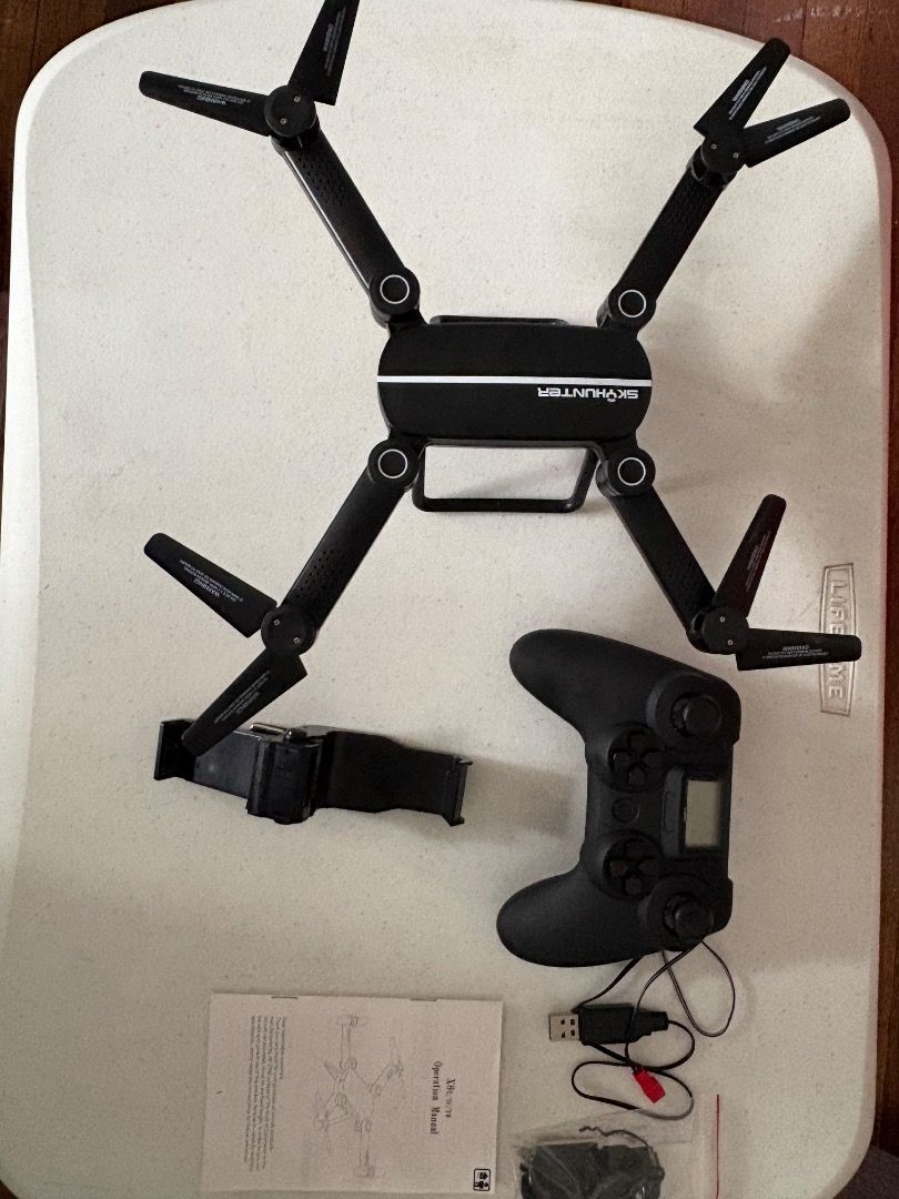 Jiestar Skyhunter (Category: Drones) located in Pasig City. Submitted by chingketeesph (Listing ID 1452711126, Image 2). Description: - Brand: Jiestar - Model: Skyhunter - Color: Black - Design: Sleek, foldable arms - Features: Includes drone controller (AAA battery not included), manual, mobile phone holder for flight monitoring, extra propellers, charging cable, drone battery pack and screwdriver - Condition: Good as new (tested 101% working) a