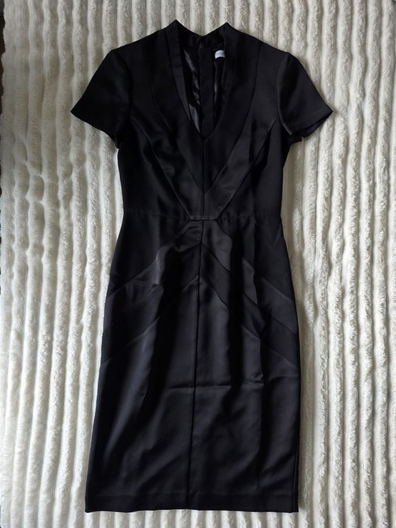 Jonathan Saunders London Black Dress (Category: Dresses) located in Makati City. Submitted by seriousdeclutteringmission (Listing ID 1452788452, Image 1). Description: Jonathan Saunders London Black Dress Very soft silky fabric. Great for office and then a night out with stilettos.