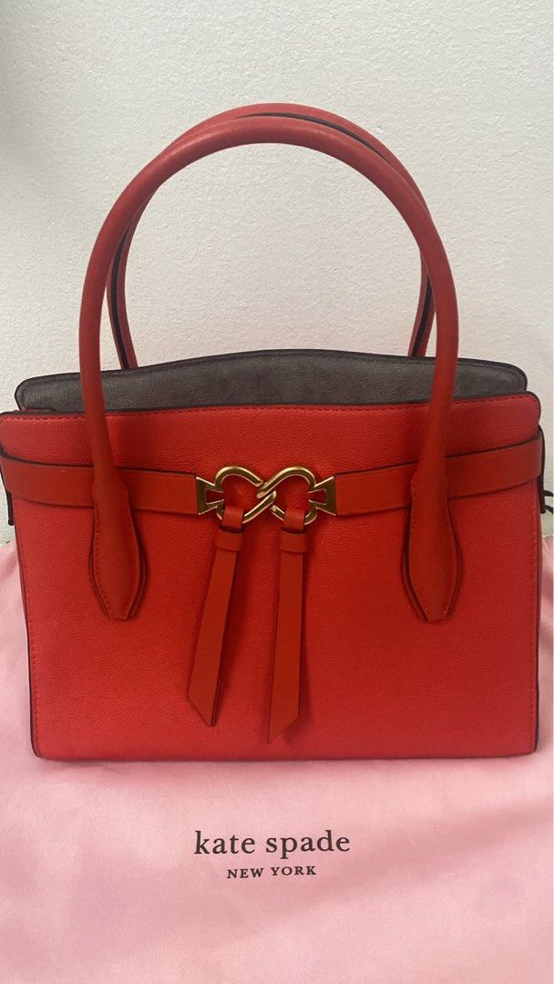 Kate spade (Category: Cross-body Bags) located in Kuala Terengganu. Submitted by shiedam (Listing ID 1452767310, Image 1). Description: Never use and in a good condition can nego with reasonable price ✨.
