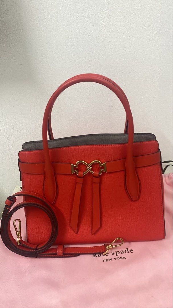 Kate spade (Category: Cross-body Bags) located in Kuala Terengganu. Submitted by shiedam (Listing ID 1452767310, Image 2). Description: Never use and in a good condition can nego with reasonable price ✨.