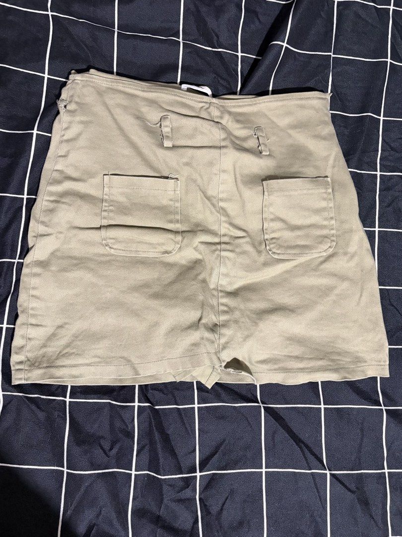 Khaki Utility Skirt with Pockets (Category: Skirts) located in Pasay City. Submitted by a.daneee (Listing ID 1452836254, Image 2). Description: - Khaki utility skirt - Two large front pockets - Belt loops at back waistband - Side zipper closure - Simple and practical design - Ideal for casual outfits.