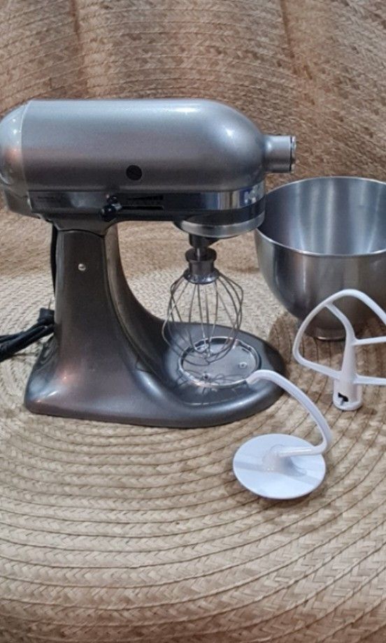 Kitchenaid (Category: Hand & Stand Mixers) located in Pasig City. Submitted by ustaq (Listing ID 1407348885, Image 3). Description: perfect and match color in your kitchen kitchenaid artisan 220volts Pm for more details and video.
