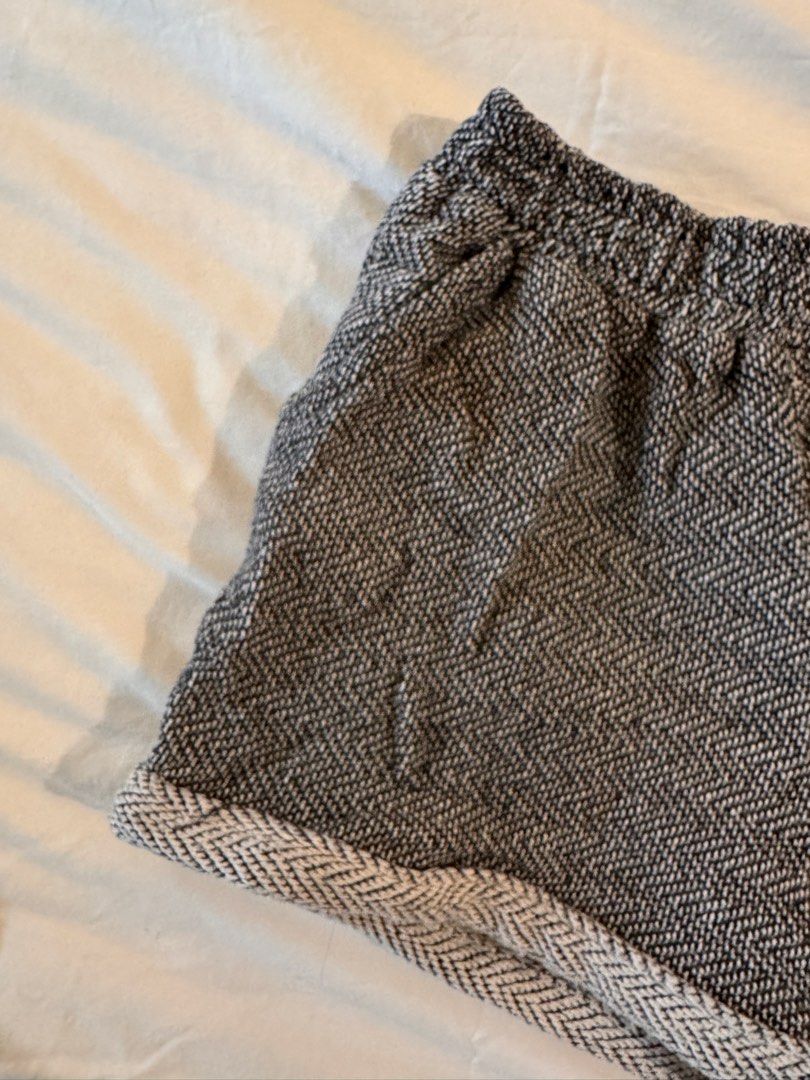 Knit Herringbone Pattern Shorts (Category: Shorts) located in Quezon City. Submitted by ianne.declutter (Listing ID 1452833582, Image 2). Description: - Stylish herringbone pattern shorts - Comfortable elastic waistband - Trendy cuffed hems with a contrasting stripe - Ideal for casual wear - Versatile and easy to pair with any top.