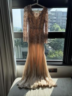 (Category: ) located in . Submitted by authenticwardrobepieces (Listing ID 1452709712, Image 1). Description: .