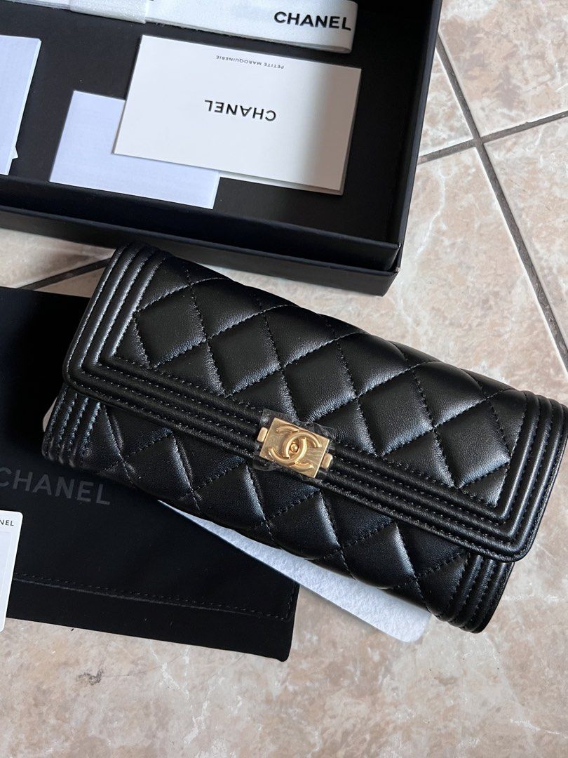 Leboy wallet (Category: Luxury Bags & Wallets) located in Paranaque City. Submitted by kgmgiftedph20 (Listing ID 1452838162, Image 2). Description: .