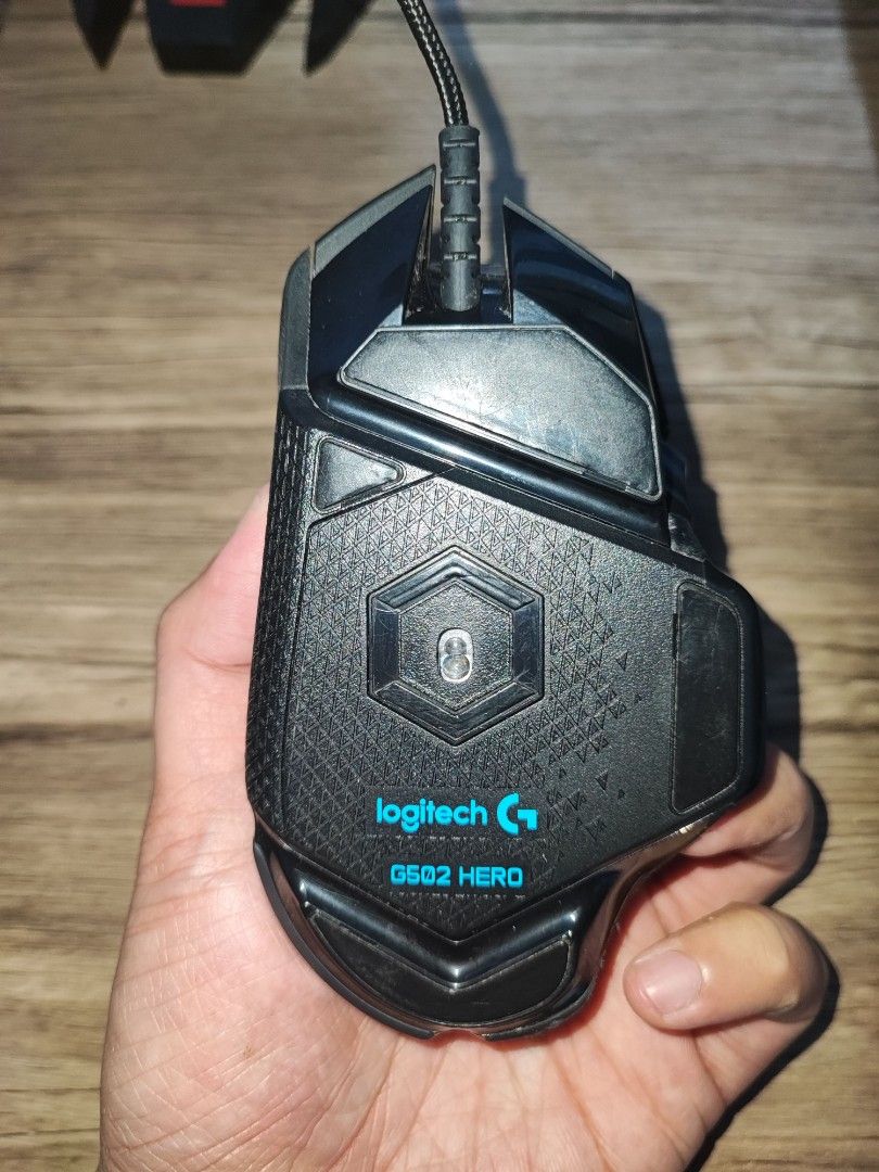 Logitech G502 HERO Gaming Mouse (Category: Mouse & Mousepads) located in Manila. Submitted by rave_234 (Listing ID 1452728879, Image 2). Description: Logitech G502 HERO gaming mouse. Wired. Has adjustable weights in the hexagonal compartment. RFS: MAY ipad na Orig price: 4,800.