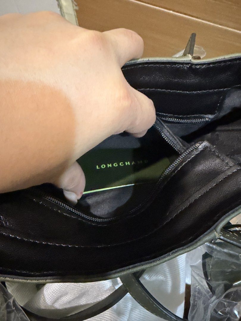 Longchamp 3D Handbag S never been used (Category: Cross-body Bags) located in Quezon City. Submitted by rachellim20244 (Listing ID 1438877154, Image 2). Description: RFS: DECLUTTERING.