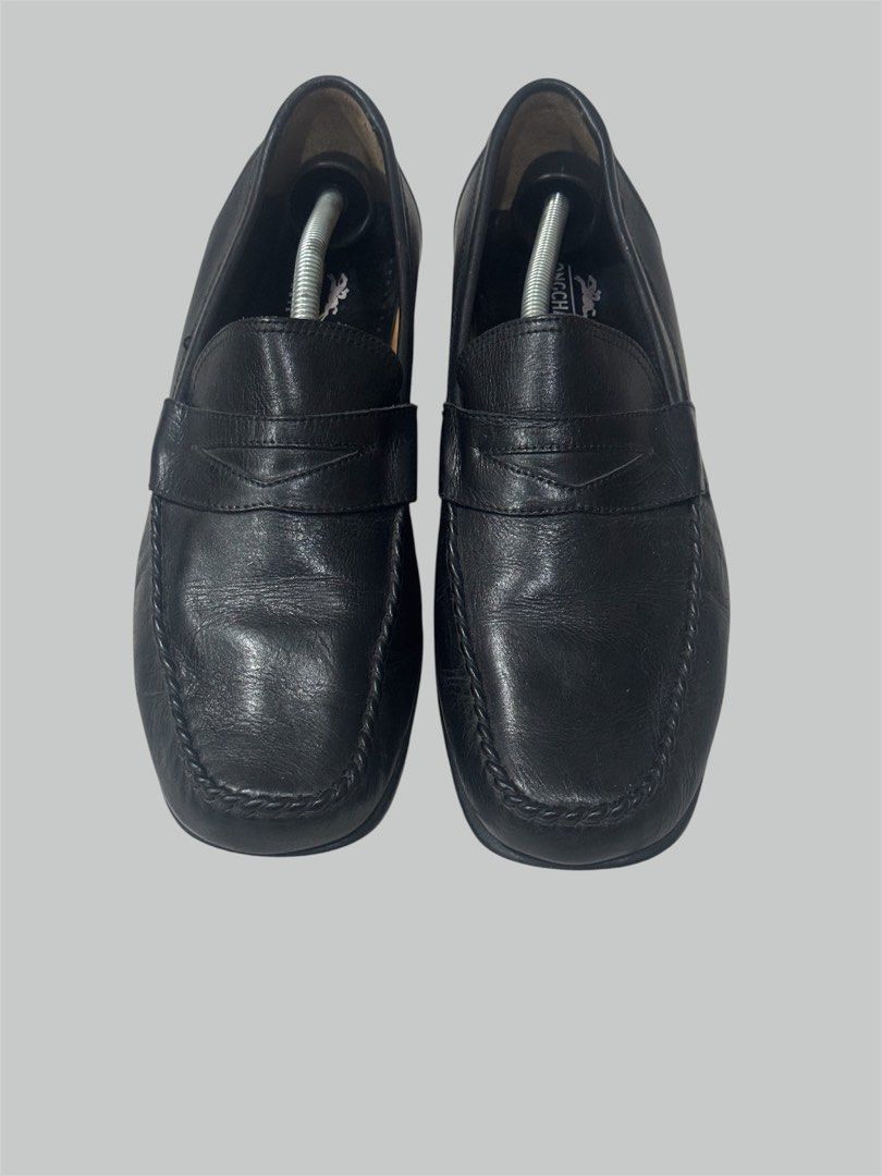 Longchamp - Penny Loafers - Black Leather (Category: Casual Shoes) located in Manila. Submitted by members-only (Listing ID 1452751227, Image 1). Description: Longchamp Penny Loafers Size: 8 US men's / 41 EUR / 26 CM Material: 100% Leather Made In Italy Very good condition No issue Normal sign of wear Presentable.