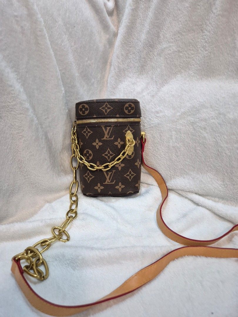 Louis Vuitton Monogram Phone Box Bag with Chain (Category: Luxury Bags & Wallets) located in Cebu City. Submitted by chocowaffol (Listing ID 1452760400, Image 1). Description: not coded.