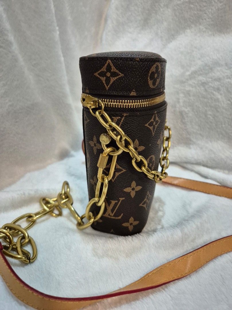 Louis Vuitton Monogram Phone Box Bag with Chain (Category: Luxury Bags & Wallets) located in Cebu City. Submitted by chocowaffol (Listing ID 1452760400, Image 3). Description: not coded.