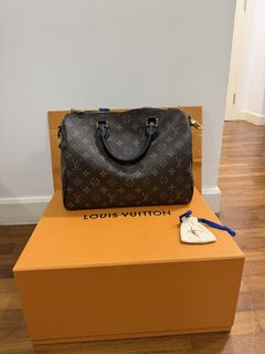 (Category: ) located in . Submitted by authenticwardrobepieces (Listing ID 1452821636, Image 1). Description: .