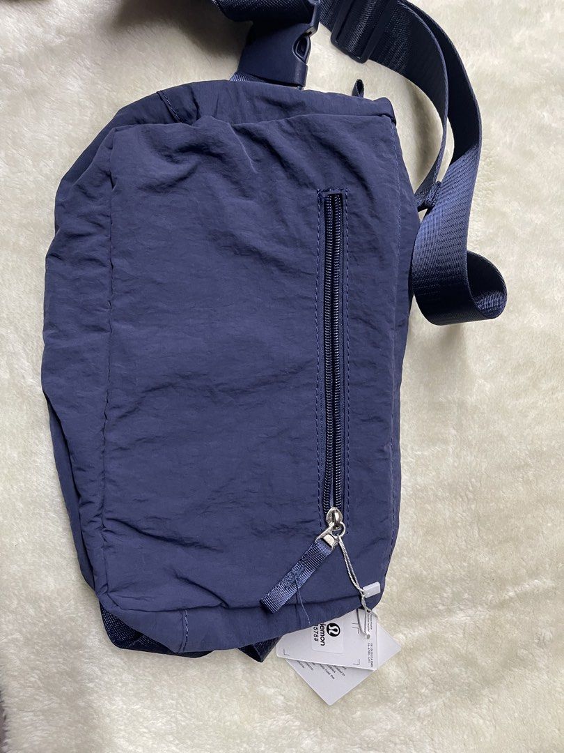 Lululemon Everywhere Belt Bag Navy Blue (Category: Cross-body Bags) located in Baguio. Submitted by randomly2600 (Listing ID 1452813111, Image 3). Description: - Navy blue Lululemon Everywhere Belt Bag - Water-resistant fabric - Adjustable strap with buckle closure - Zippered main compartment - Back zippered pocket - Small Lululemon logo on front - Ideal for everyday use or travel.
