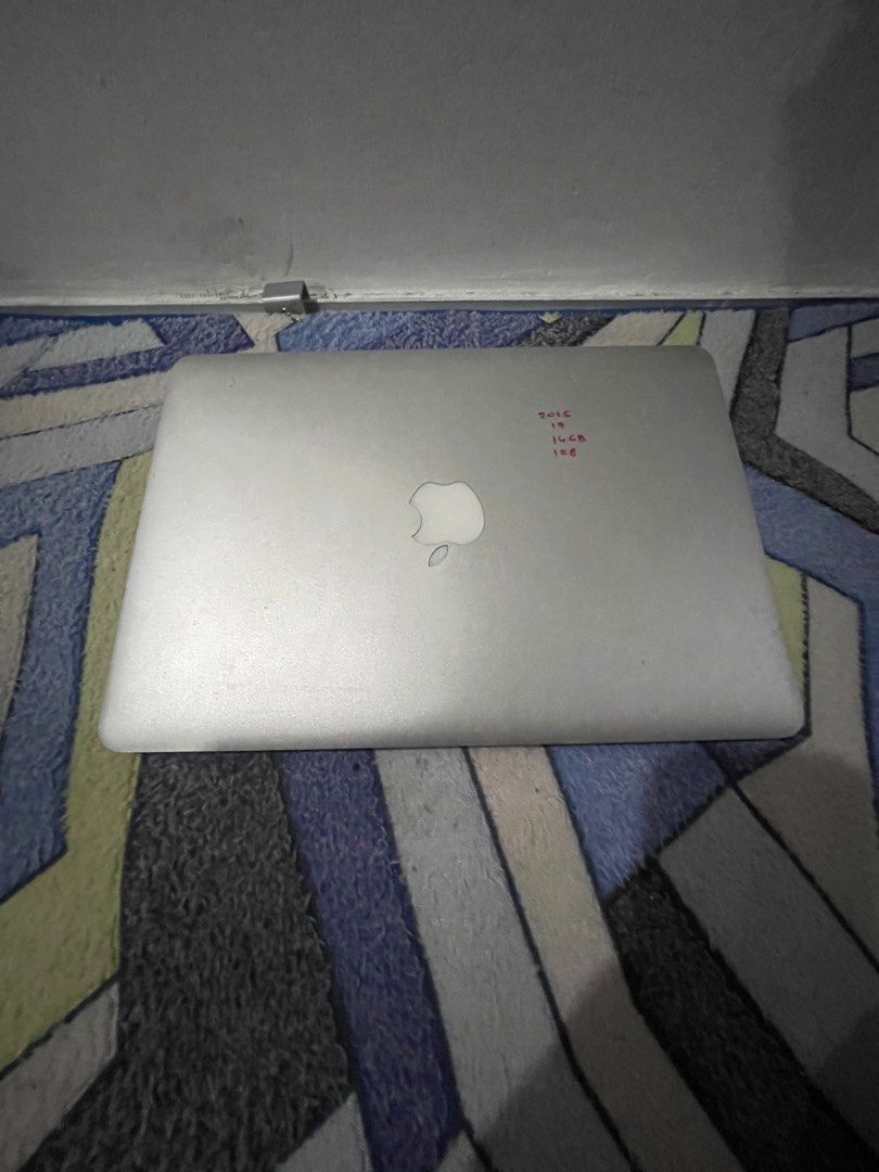 macbook pro i7 2015 (Category: Laptops & Notebooks) located in Manila. Submitted by hometechieonlineshop (Listing ID 1452828869, Image 2). Description: macbook pro i7 2015 13-inch 128gb ssd 16gb ram with charger.