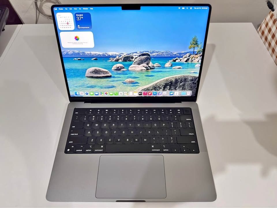 MacBook Pro M1 14' 2021 (Category: Laptops & Notebooks) located in Caloocan City. Submitted by zealwhale.439b41 (Listing ID 1452728161, Image 3). Description: MacBook Pro M1 14' 2021.