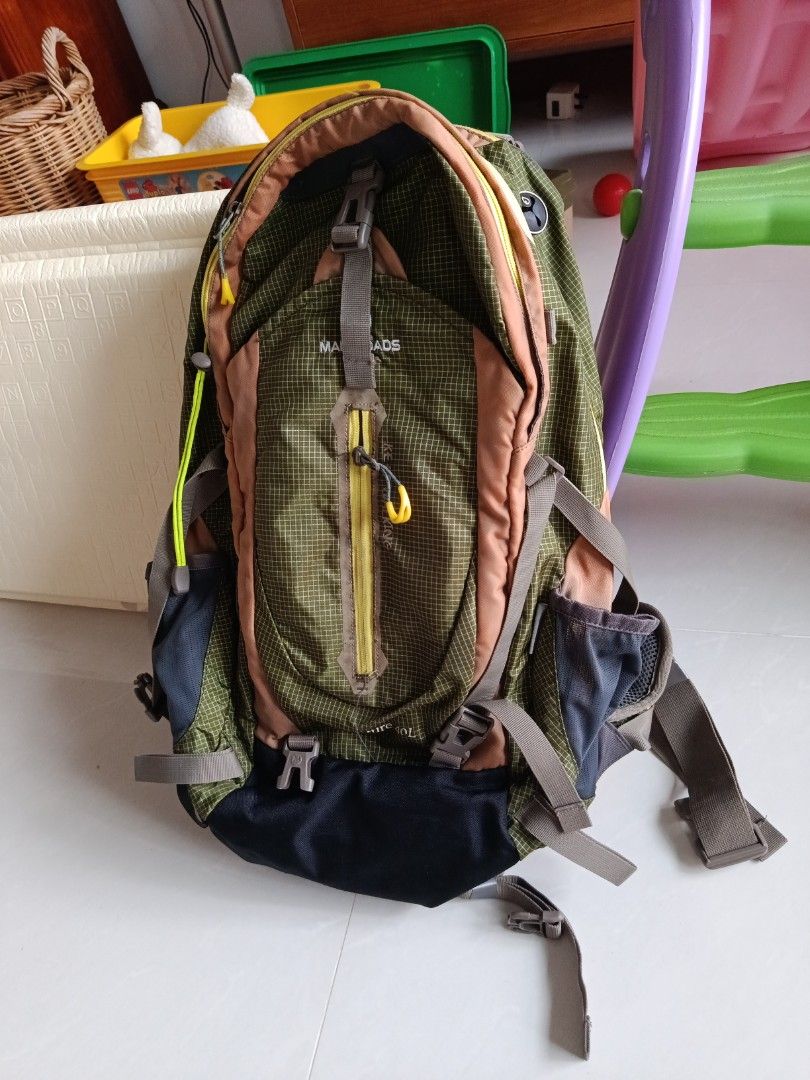 Maleroads backpack (Category: Backpacks) located in Singapore. Submitted by herecomethesun (Listing ID 1452770029, Image 1). Description: collect at 370c Sembawang Avenue .