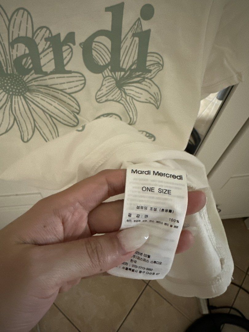 Mardi Mercredi (Category: Tote Bags) located in Manila. Submitted by declutterbytinnn (Listing ID 1452840249, Image 2). Description: Bought abroad for Php 3500 Cant find the receipt but with paper bag .