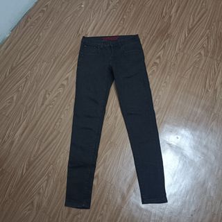 Size 28 Collection item 3