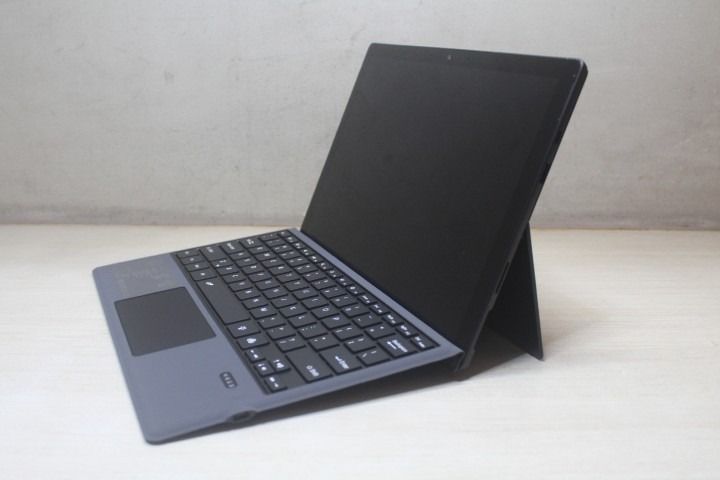 Microsoft surface pro 7 i5 1035G4 ram 8gb ssd 256gb tablet pc (Category: Laptops & Notebooks) located in Pasay City. Submitted by Rsgadgets (Listing ID 1452728797, Image 3). Description: 𝗠𝗶𝗰𝗿𝗼𝘀𝗼𝗳𝘁 𝘀𝘂𝗿𝗳𝗮𝗰𝗲 𝗽𝗿𝗼 𝟳 𝗶𝟱 + 𝗸𝗲𝘆𝗯𝗼𝗮𝗿𝗱 - 𝟮𝗡𝗗 𝗛𝗔𝗡𝗗 our price 20k ONLY -TABLET PC Detachable -Ram 8GB + SSD 256GB -2.7k display +Bluetooth Keyboard RGB 98% smooth fresh unit -12.3Inch PixelSense(2736x1824) Multitouch -Intel Core 