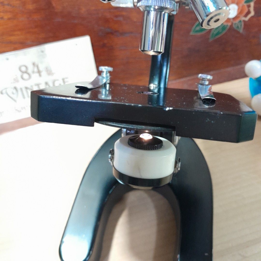 Milton Microscope (Category: Medical Supplies & Tools) located in Las Pinas. Submitted by 84vintage (Listing ID 1452808382, Image 3). Description: Milton Microscope with Clean optics and lot's of features NOT AVAILABLE in cheap ones. ✓ Tested Working with Samples taken using a cellphone handheld on the objective. ✓ Aperture Control ✓ Fine and Coarse Focusing Knobs let's you focus quickly and precisely ✓ 4 Objectives ✓ Mirror or Electronic light c