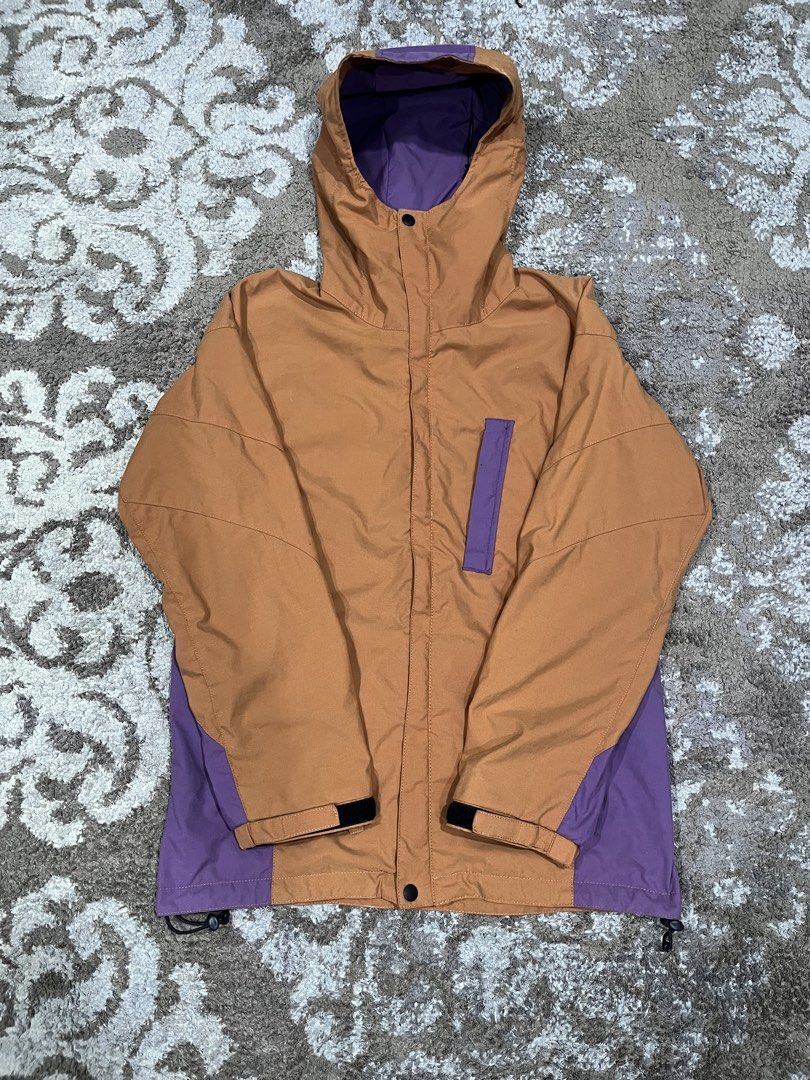 multi colour jacket (Category: Activewear) located in Ipoh. Submitted by opimasyam (Listing ID 1452871945, Image 1). Description: MEASUREMENT:CHEST20/LENGTH27 CONDITION 90%♻️.