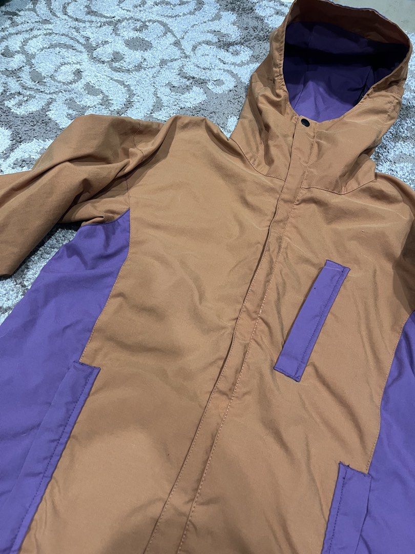 multi colour jacket (Category: Activewear) located in Ipoh. Submitted by opimasyam (Listing ID 1452871945, Image 2). Description: MEASUREMENT:CHEST20/LENGTH27 CONDITION 90%♻️.