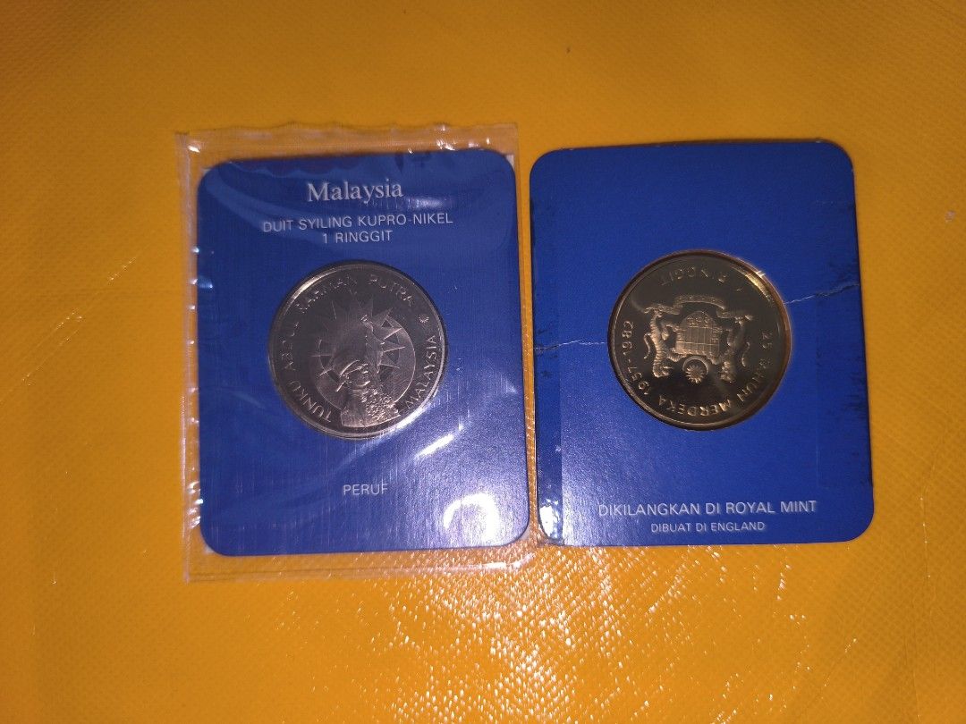 MY 1982 1 ringgit proof (Category: Currency) located in Singapore. Submitted by philipteo858132 (Listing ID 1452716111, Image 2). Description: MY 1982 satu ringgit cupro nickel proof. original blue pak; .. wif cert & box. royal mint..