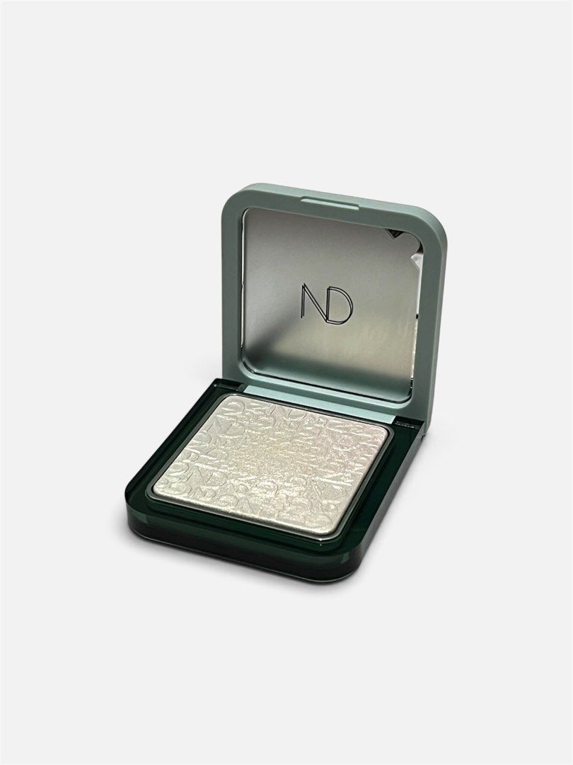 Natasha Denona Pastel Plexi Glow Highlighter (Category: Makeup) located in Cavite. Submitted by meijical (Listing ID 1452710177, Image 3). Description: • 100% Authentic • No box • Used 3x only Selling for: ₱1,200 (₱2,870 on Sephora) Sheer, glossy radiance in a lightweight, gel powder. The multi-use formula can be used on both cheeks and eyes. Actual Photos Posted 🩵 Feel free to message me for inquiries😊 Thank you!.