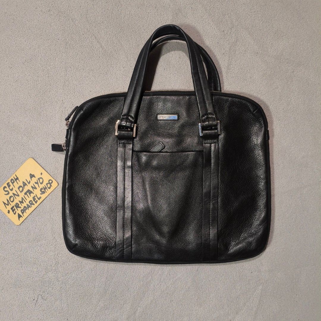 Nava Samsung laptop bag (Category: Laptop Bags & Sleeves) located in Calatrava. Submitted by ermitany0 (Listing ID 1447438419, Image 1). Description: Nava Samsung laptop bag very good condition width x length: 16x13.5" issue: no sling, sign of glue repair sa Isang kabitan Ng sling, still presentable ok pa kulay.. please check photos for more details ✅⬇️ location: Negros Occidental PM if interested 📩📩📩📩🙂.