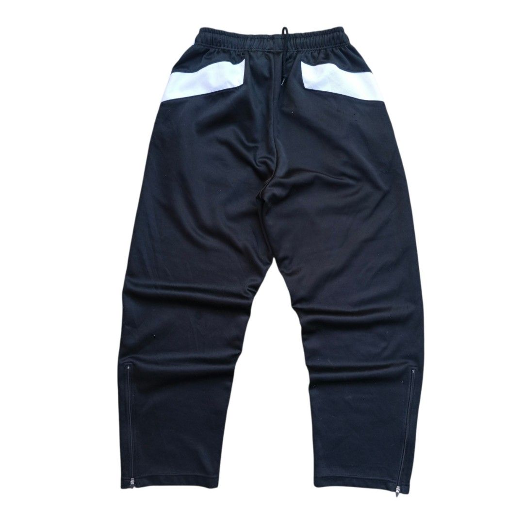 Nike DIMES Width-free Garterize Pants L Black (Category: Joggers) located in Caloocan City. Submitted by abadinasjo52338 (Listing ID 1452790699, Image 2). Description: - Black Nike pants - Size L - Garterized waist with drawstring - White piping along the sides - Two front pockets, two back pockets - Zippers at the ankle - Made of polyester.