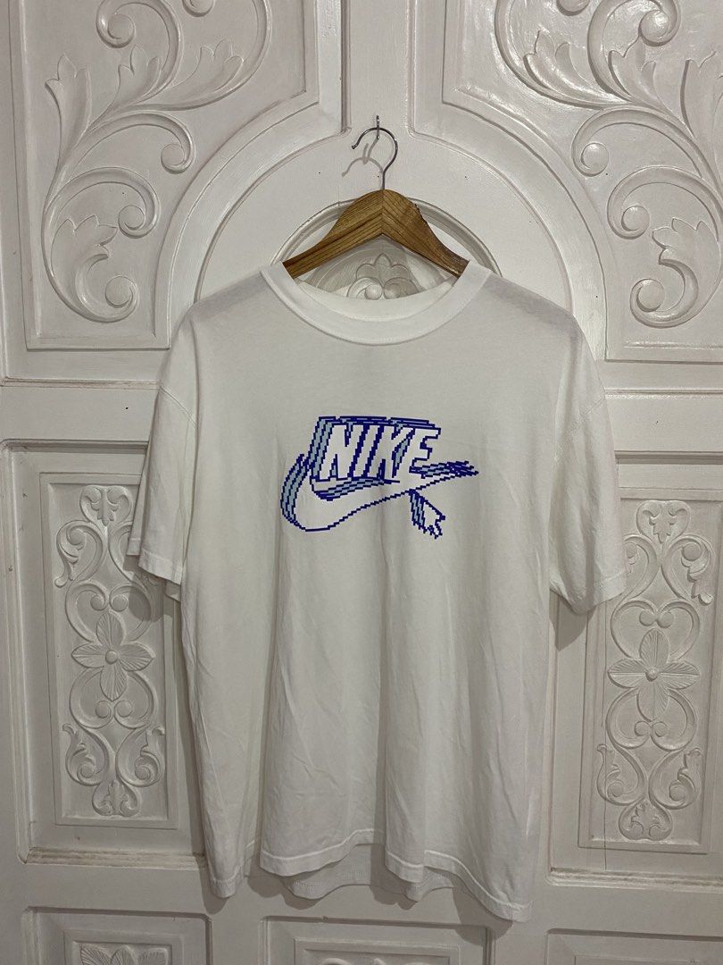 Nike Tee T-Shirt White Pixelated Logo Size L (Category: Tshirts & Polo Shirts ) located in Manila. Submitted by giandaduya72151 (Listing ID 1452738049, Image 1). Description: SIZE LARGE FIT 22x27.5 EXCELLENT CONDITION.