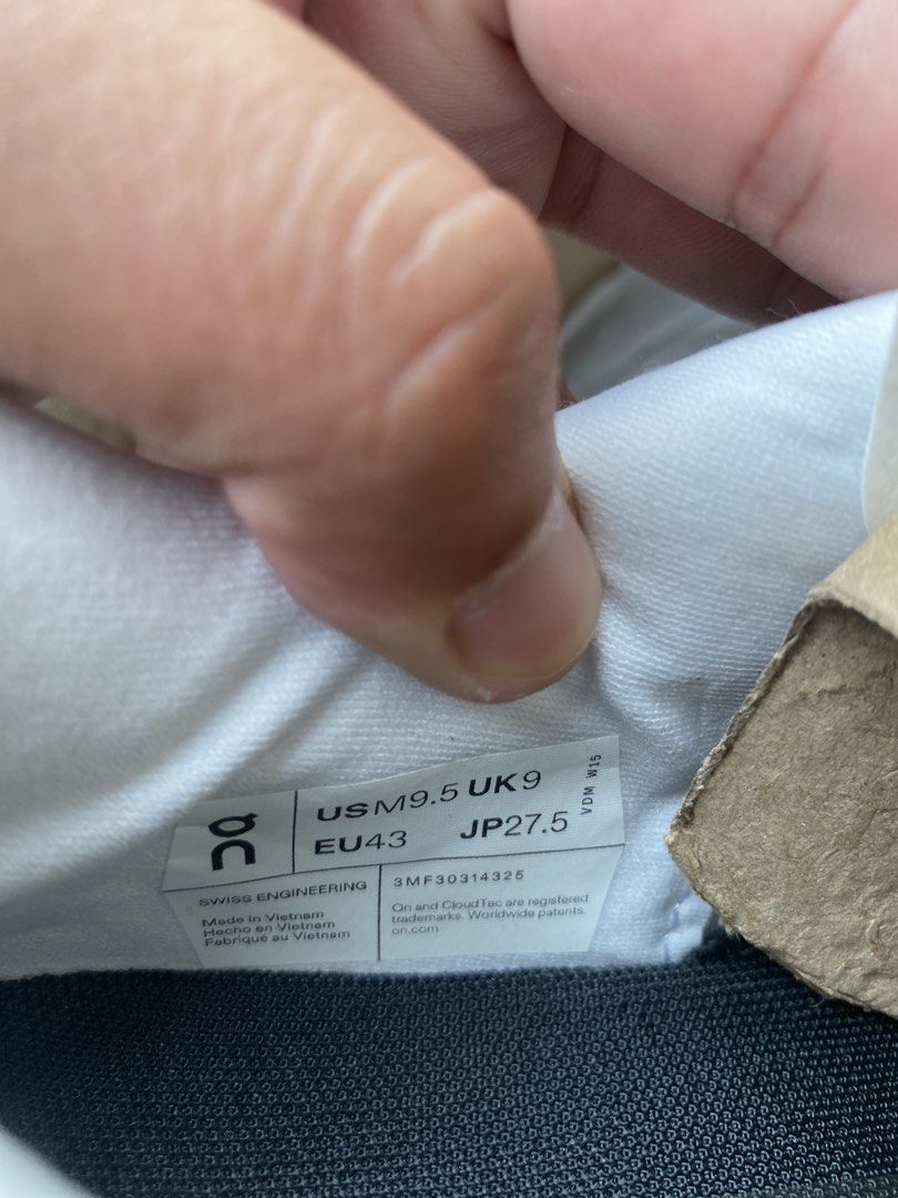 Oncloud cloudboom max (Category: Other Sports Equipment and Supplies) located in Singapore. Submitted by ninjaturtles123 (Listing ID 1452719549, Image 2). Description: Retail going for 360. Size 9.5us Brand new never worn knee injury so won’t be using anytime soon.