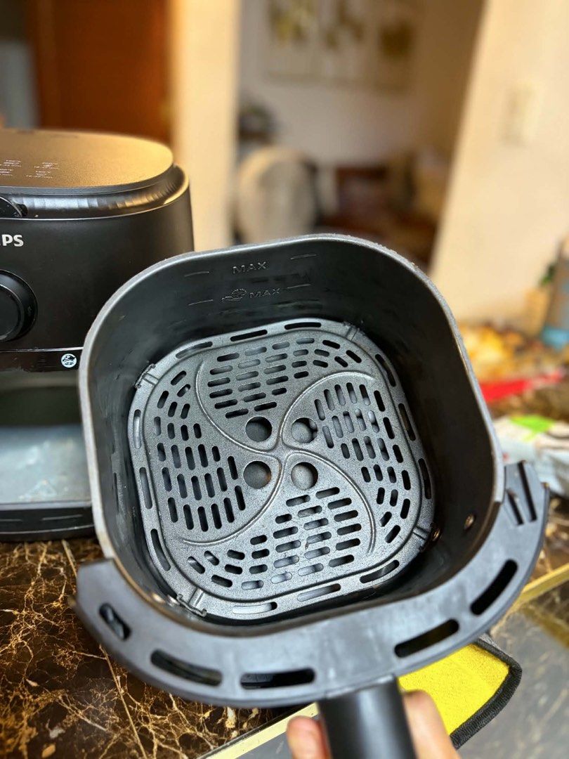 PHILIPS AIR FRYER 4.2L (Category: Other Kitchen Appliances) located in Muntinlupa City. Submitted by ababrl (Listing ID 1452798942, Image 3). Description: Product Overview Philips 1000 series Airfryer 1000 series 4.2L NA120/09 Easy to use Time and energy saving Less oil Adjustable time & temperature General Specifications: Product features: Analogue Cool wall exterior: Yes Non-slip feet: Yes Integrated cord storage: Yes Cool-touch handgrips: Yes 