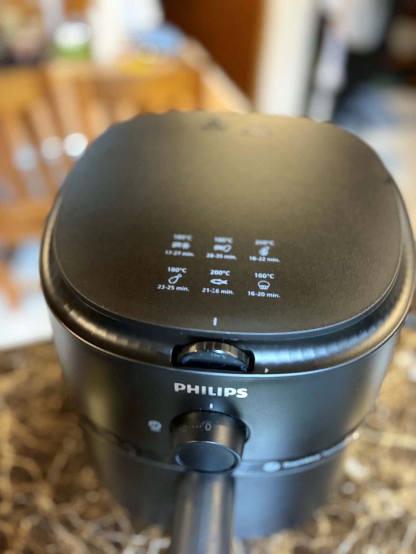 PHILIPS AIR FRYER 4.2L (Category: Other Kitchen Appliances) located in Muntinlupa City. Submitted by ababrl (Listing ID 1452798942, Image 2). Description: Product Overview Philips 1000 series Airfryer 1000 series 4.2L NA120/09 Easy to use Time and energy saving Less oil Adjustable time & temperature General Specifications: Product features: Analogue Cool wall exterior: Yes Non-slip feet: Yes Integrated cord storage: Yes Cool-touch handgrips: Yes 