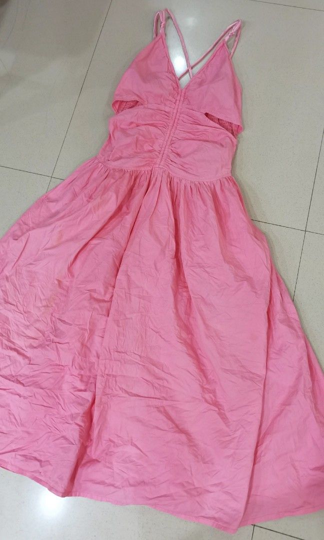 Pink cut out ruched maxi dress (Category: Dresses) located in Batangas. Submitted by micaelaul (Listing ID 1452797001, Image 1). Description: Super ganda nito, may min issue yung light color transfer di naman super visible. Unless tititigan.. Small-semilarge.
