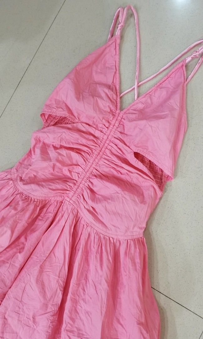 Pink cut out ruched maxi dress (Category: Dresses) located in Batangas. Submitted by micaelaul (Listing ID 1452797001, Image 2). Description: Super ganda nito, may min issue yung light color transfer di naman super visible. Unless tititigan.. Small-semilarge.