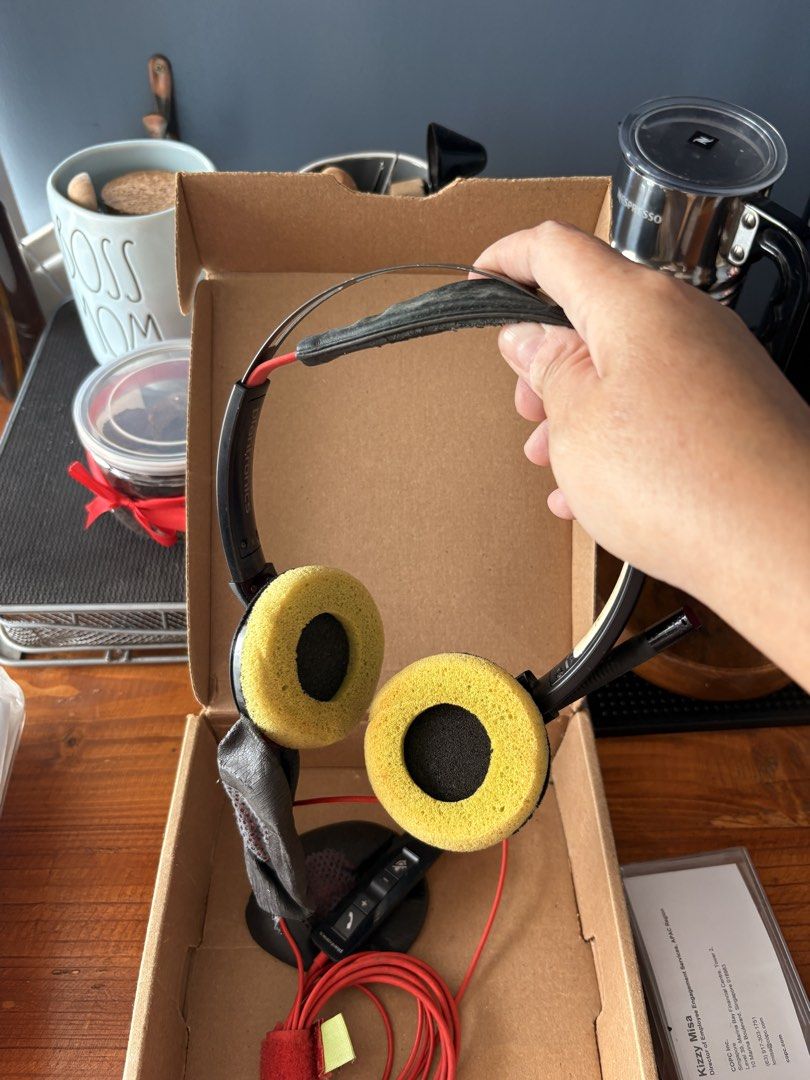 Plantronics Blackwire 5220 USB Headset (Category: Headphones & Headsets) located in Quezon City. Submitted by kizzymisa (Listing ID 1452726230, Image 3). Description: - Plantronics Blackwire 5220 Headset - Connects via USB - Inline controls for volume and mute - Includes a carrying pouch - Shows some cosmetic wear on earcups and headband - Fully functional RFS: decluttering.